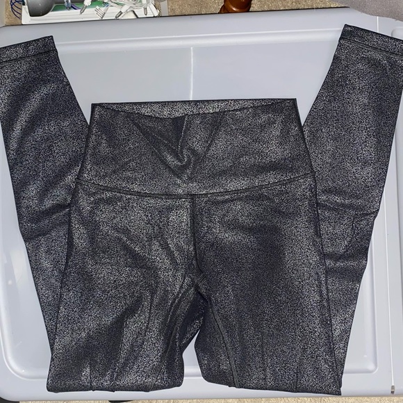 Wunder Under high rise Lululemon leggings - Picture 3 of 6